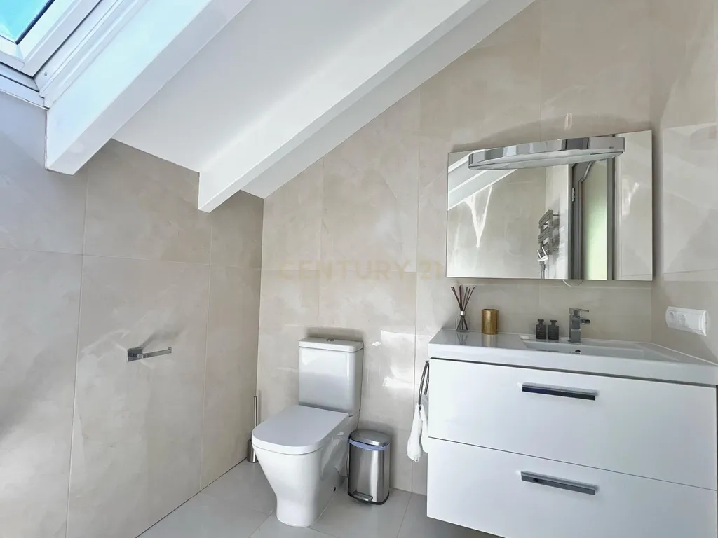 Elegante moradia mediterrânea de cinco quartos com vista para o prestigiado campo de golfe Valderrama, em Sotogrande Alto - Image 31