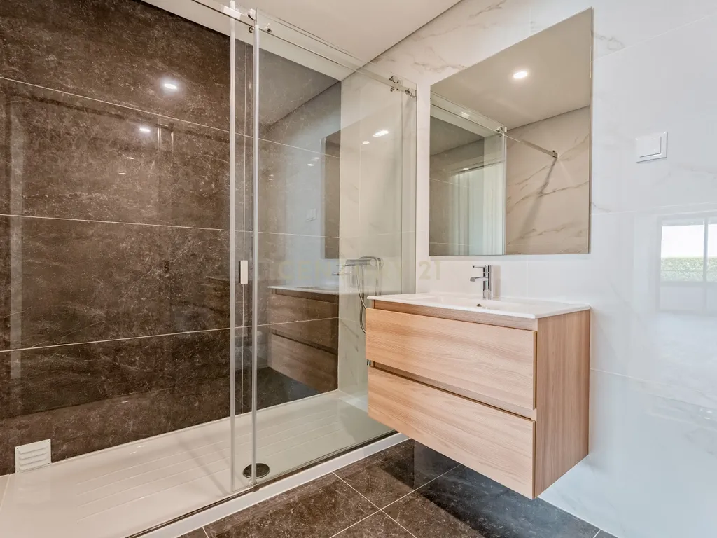 Apartamento T2 Novo a Estrear, Piscina, Estacionamento Privativo, no Centro de Albufeira – Correeira - Image 15