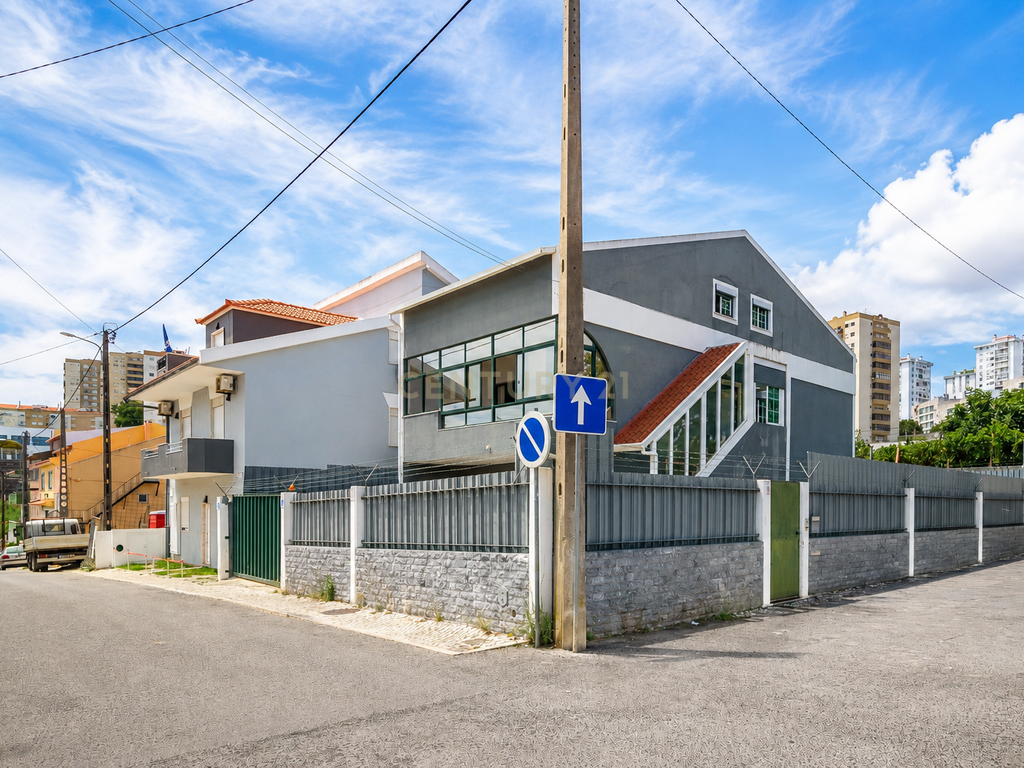 Moradia T4 com piscina e garagem junto às Colinas do Cruzeiro - Image 47