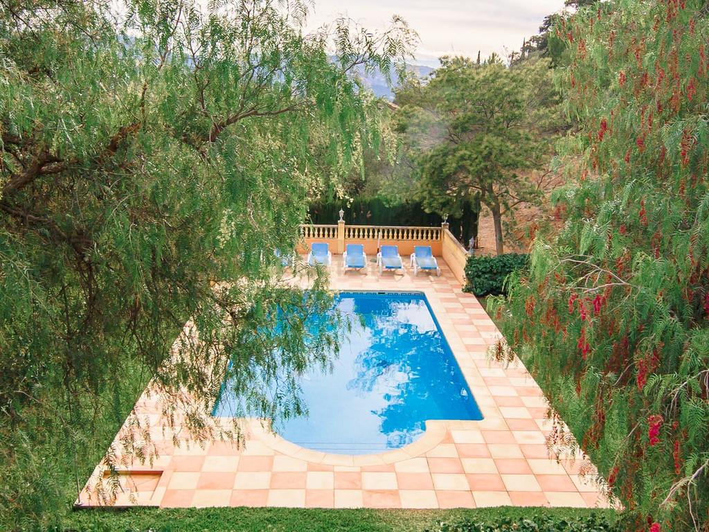 Uma propriedade rural rodeada pela natureza com uma casa de dois andares, piscina privada vedada e terraço para banhos de sol, licença turística, um olival produtivo, instalações para animais adaptáveis ​​e acesso pavimentado a apenas 10 minutos de Ronda. - Image 12