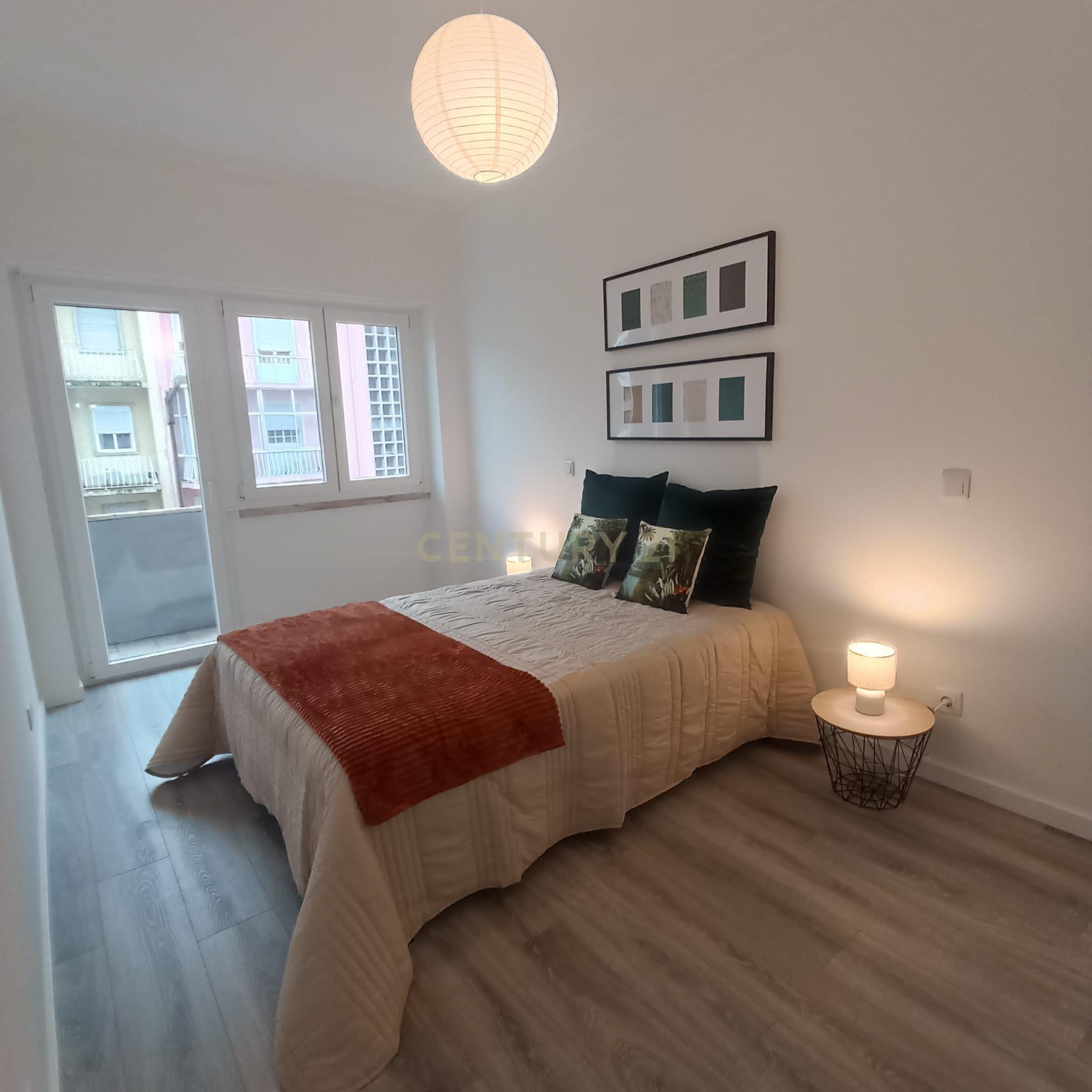 Fotografia 6 de Apartamento T3 Renovado com Suíte, Varanda e Vista para Monsanto