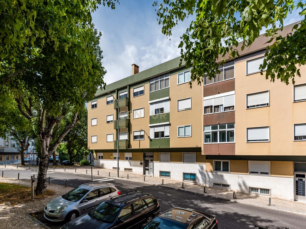 Apartamento Renovado T3 na Amadora - Image 26