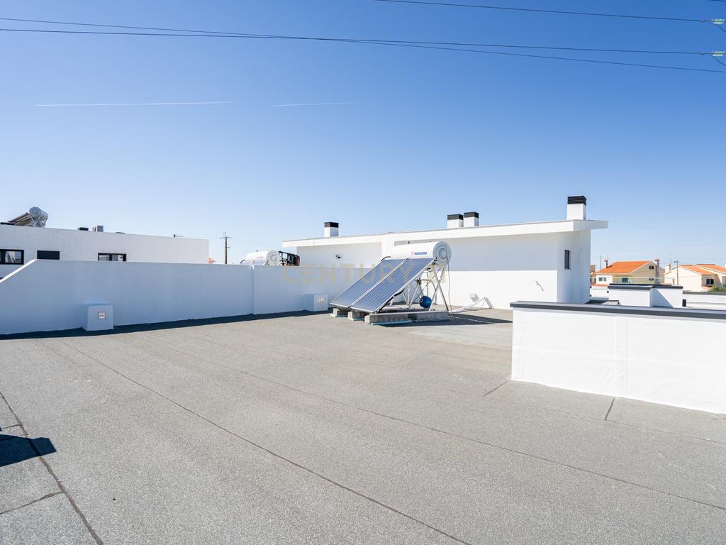 Moradia Térrea com piscina e quatro suites - Image 57