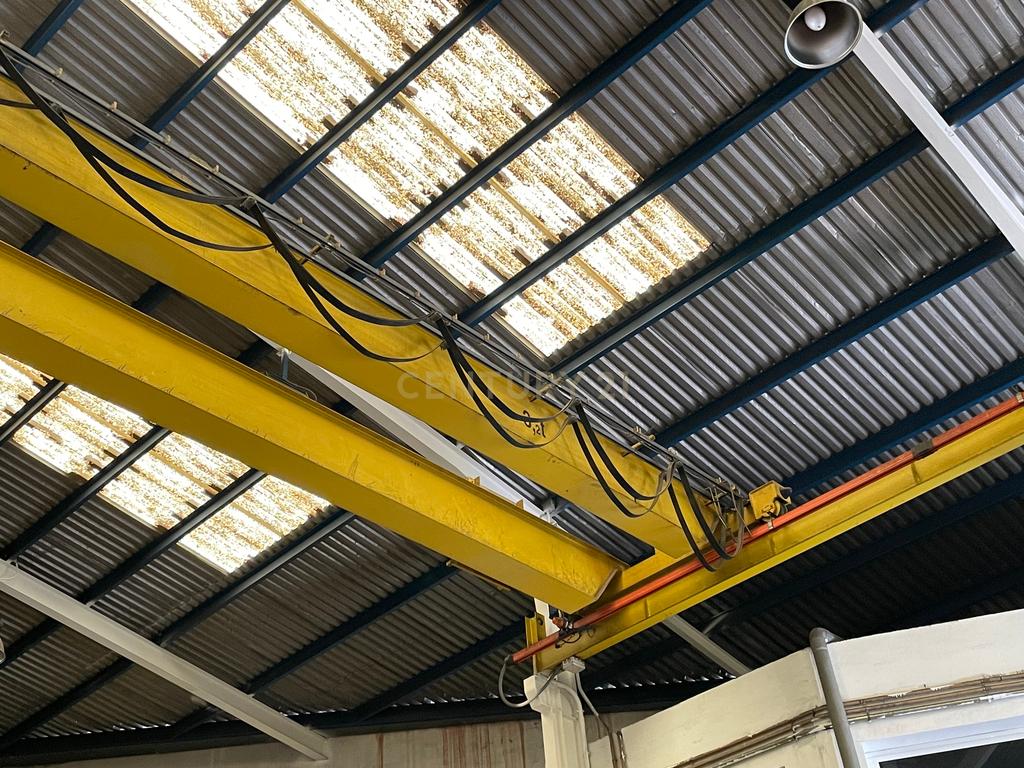 Edifício industrial para venda em Málaga - 878 m², escritórios, ponte rolante e vários acessos - Image 15