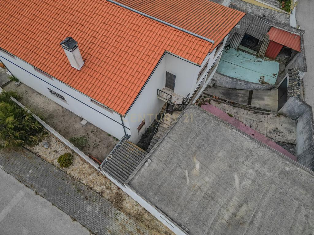 Moradia com vista mar, situada numa aldeia piscatória a 200m da praia - Image 3