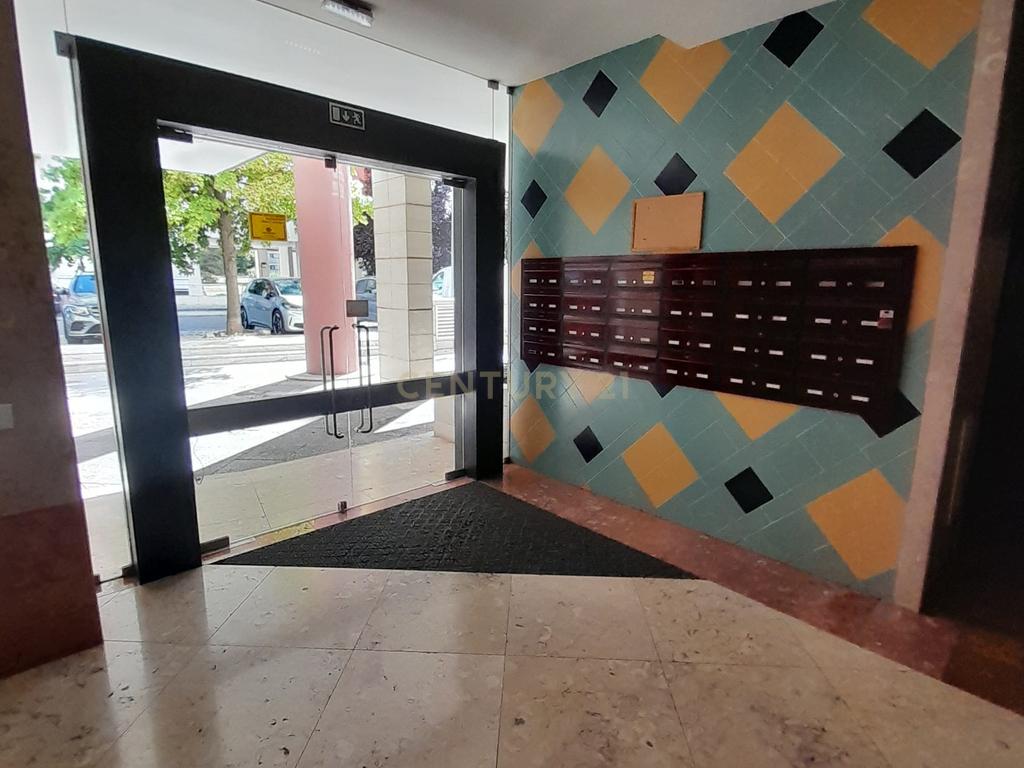 Fantástico T2 com Terraço e estacionamento, frente ao Parque das Conchas - Image 42