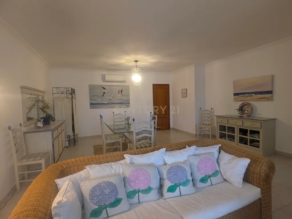 Venda de propriedade com usufruto temporário por 5 anos - T2 em Albufeira/Vila Moura - a poucos metros da praia da Falésia - Image 11