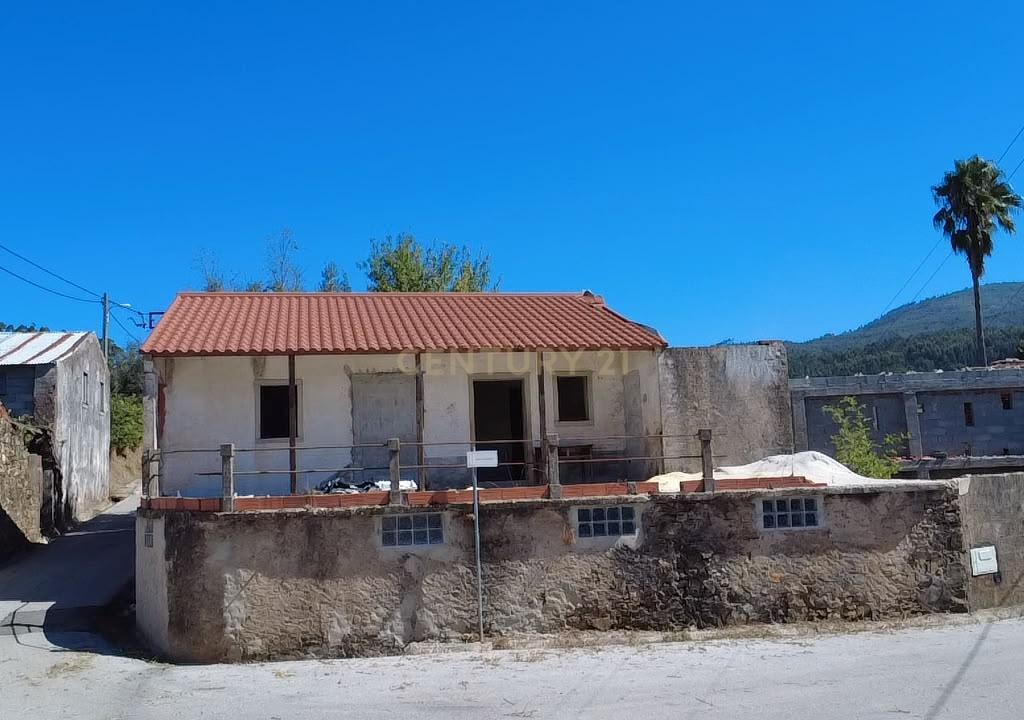 Moradia Para Reconstrução | Estrada de Viavai Penela - Image 1