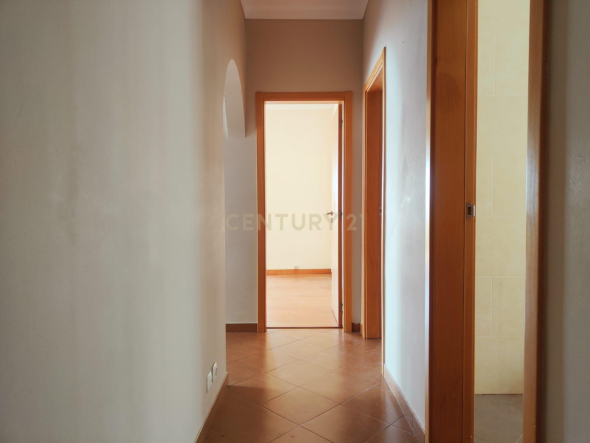 Prédio Bi-Familiar T2 e 2 Anexos Tipologia T1 Em Zona Residencial Tranquila Na Póvoa de Santo Adrião  - Image 38