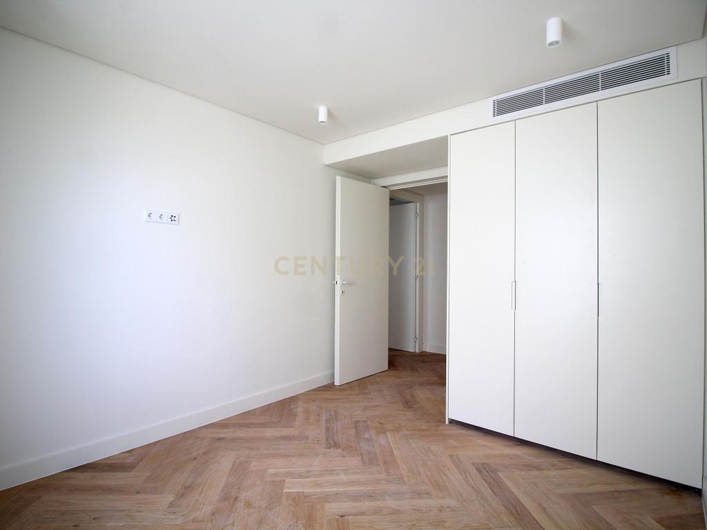 Luxuoso apartamento T2 com vista de rio em Alcântara, Lisboa - Image 8