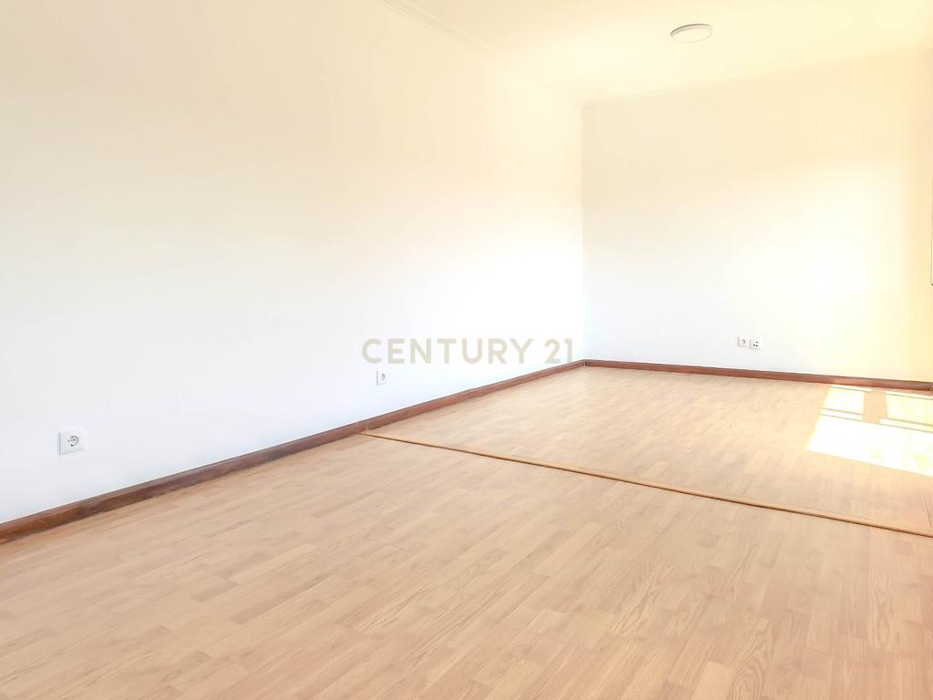 Apartamento T1 totalmente renovado em Esmoriz, Aveiro - Excelente Localização - Image 4