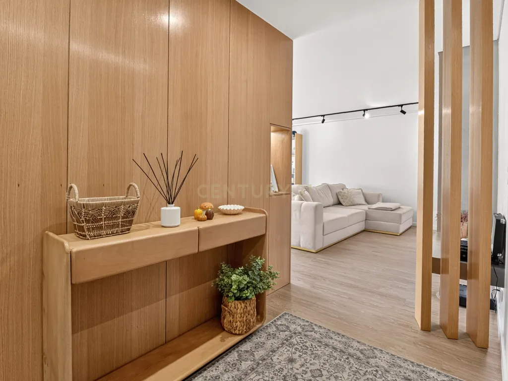 Apartamento Renovado com Vista Panorâmica em Braga - Image 1