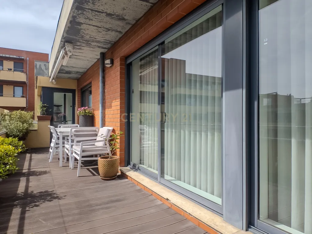 Apartamento T3 com Terraço, Varanda, Garagem | Último andar em Paranhos, Porto - Image 1