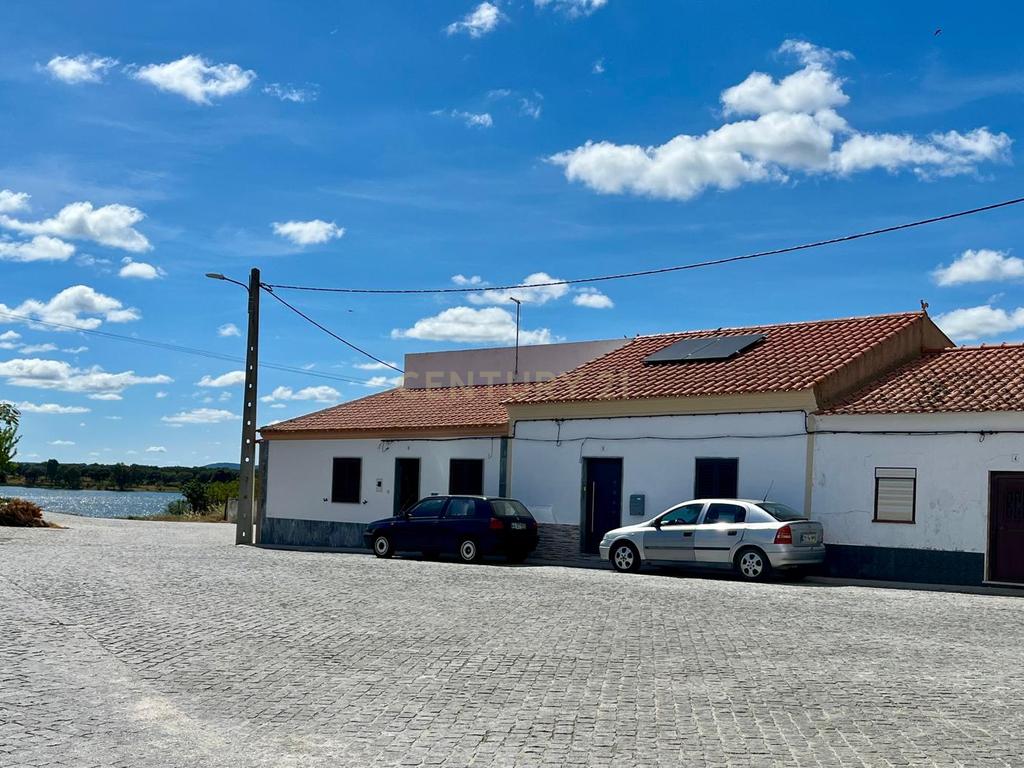 Moradia T2 , perto da praia, para Recuperar em Oriola, Évora. - Image 13