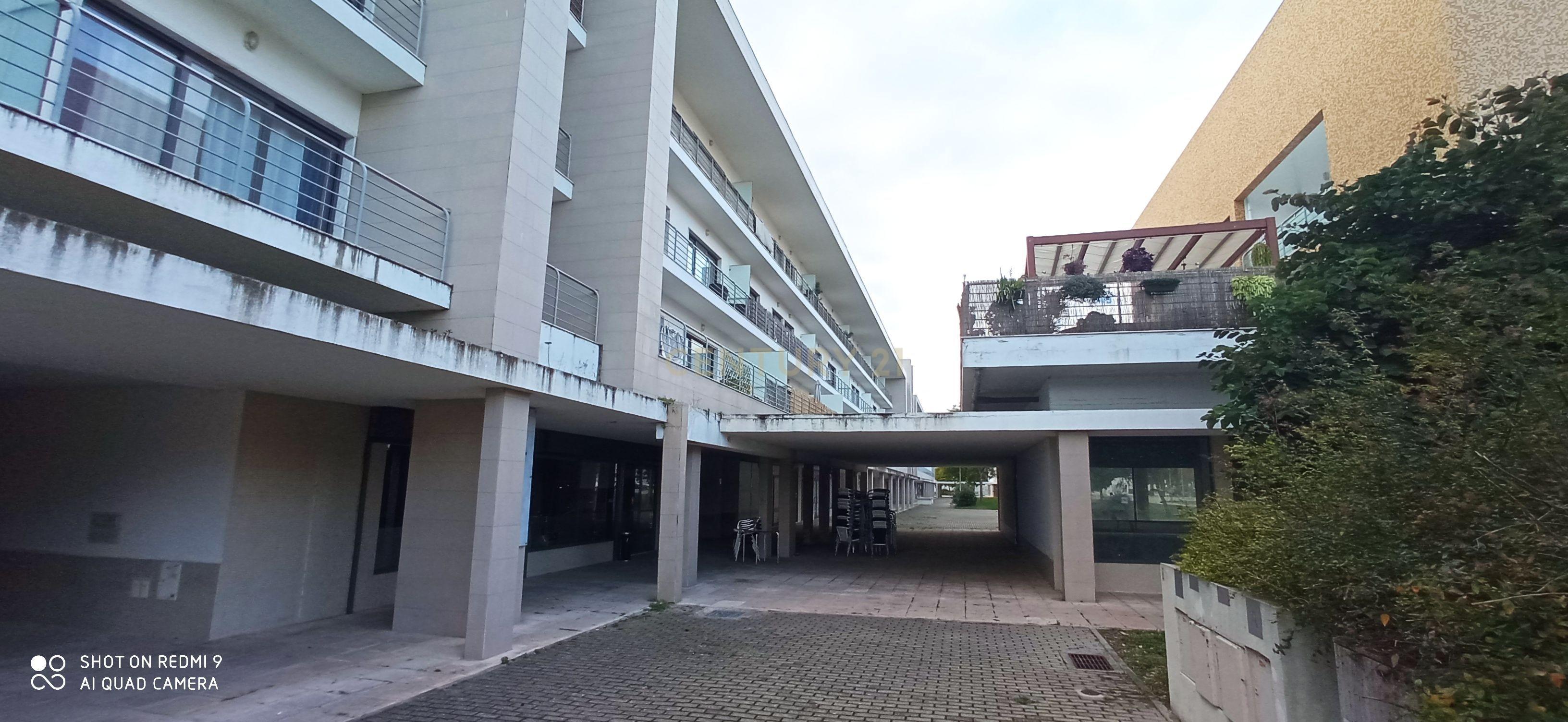 Apartamento T3, com Duas Varandas e Garagem na Vila Serena, Pinhal Novo - Image 12