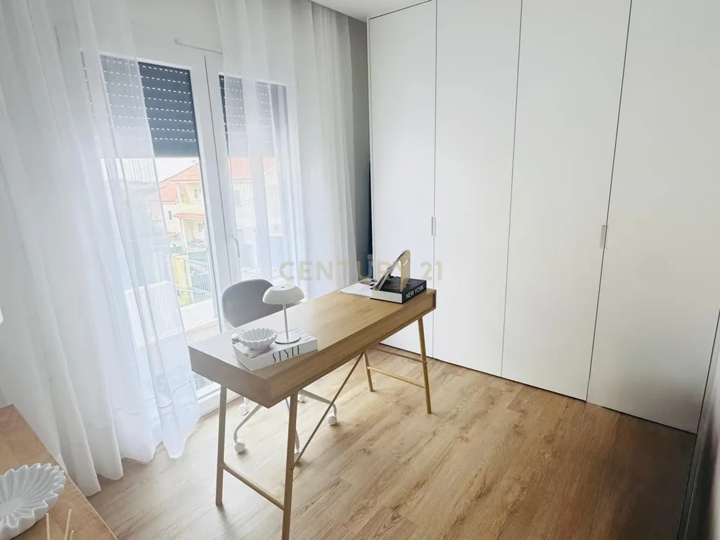 Moradia Geminada T4 em Caneças, Moderna e com excelentes acabamentos - Image 38
