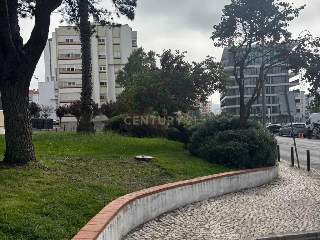 Apartamento T2 na Avenida Carolina Michaelis Linda a Velha - Image 10