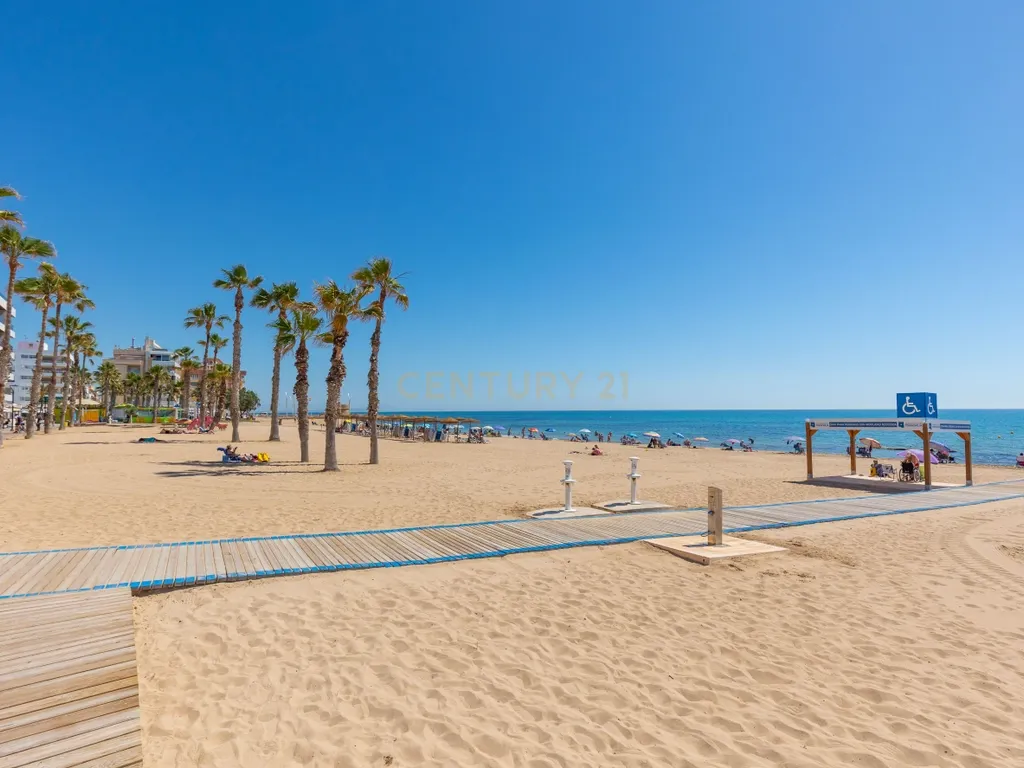 Apartamento com terraço e vista mar a apenas 80 metros da praia de La Mata - Image 32