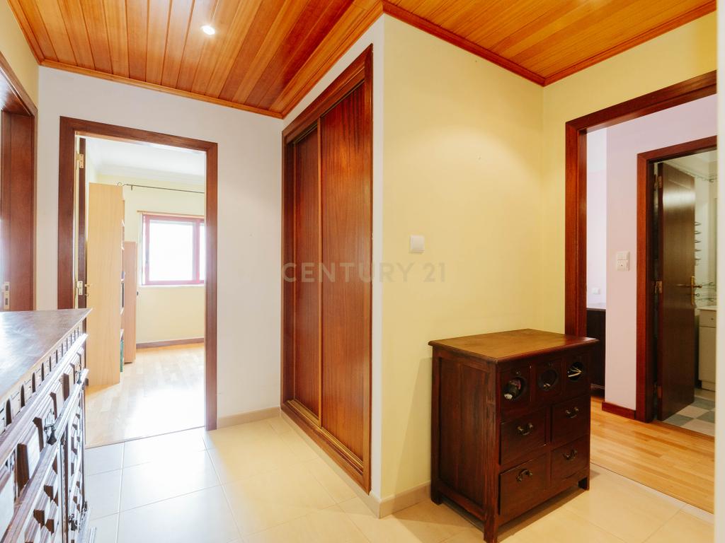 T3 na Ramada | Praça Sara Afonso - Image 11