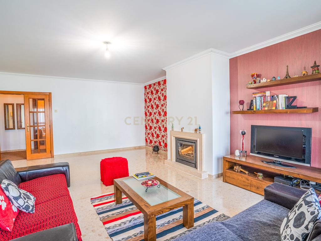 Apartamento T3 com garagem - Cidade Nova, Caldas da Rainha - Image 12