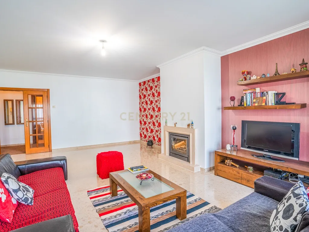 Apartamento T3 com garagem - Cidade Nova, Caldas da Rainha - Image 12