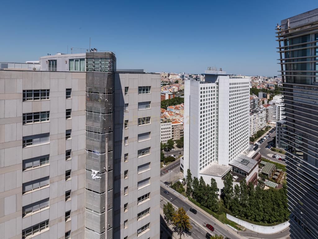 Penthouse com Vista Panorâmica sobre Lisboa e Monsanto | Campolide - Image 18