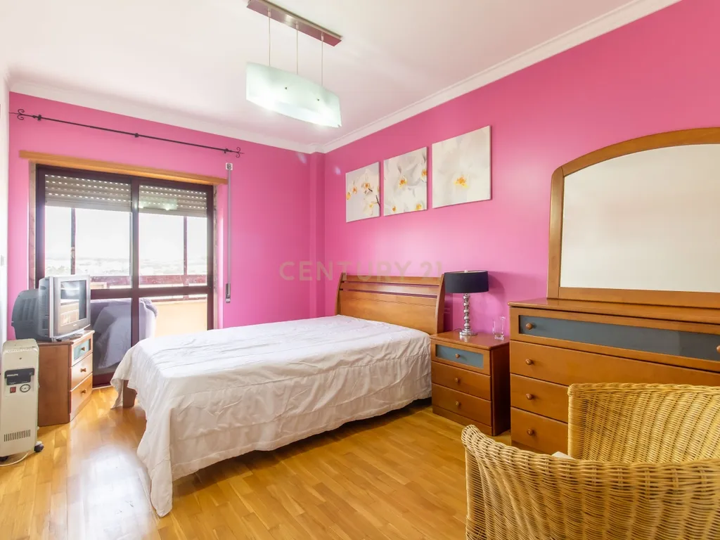 Apartamento T2 com suíte, varandas e garagem-  Cacém - Image 6