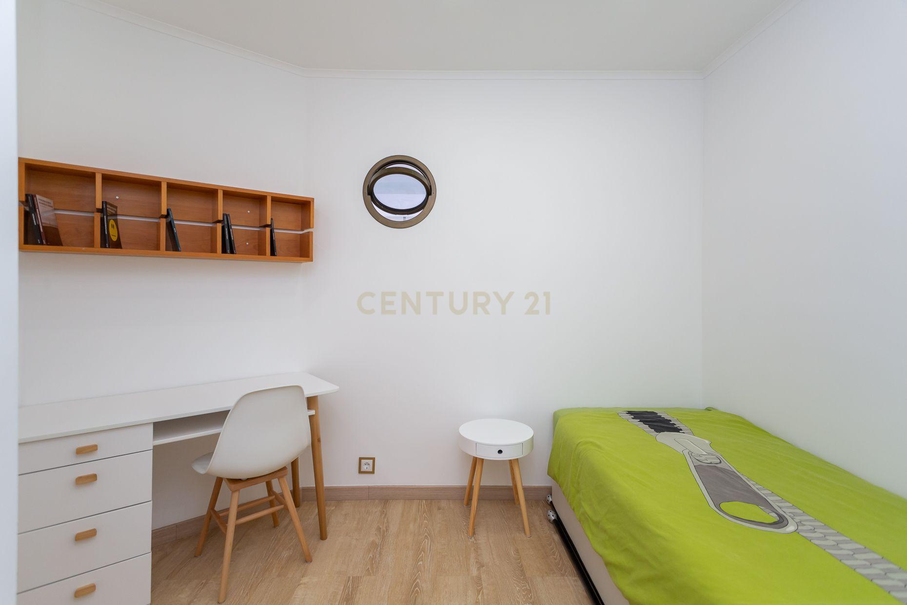 Apartamento T1+1 mobilado com Vista para o Rio em Lisboa - Image 19