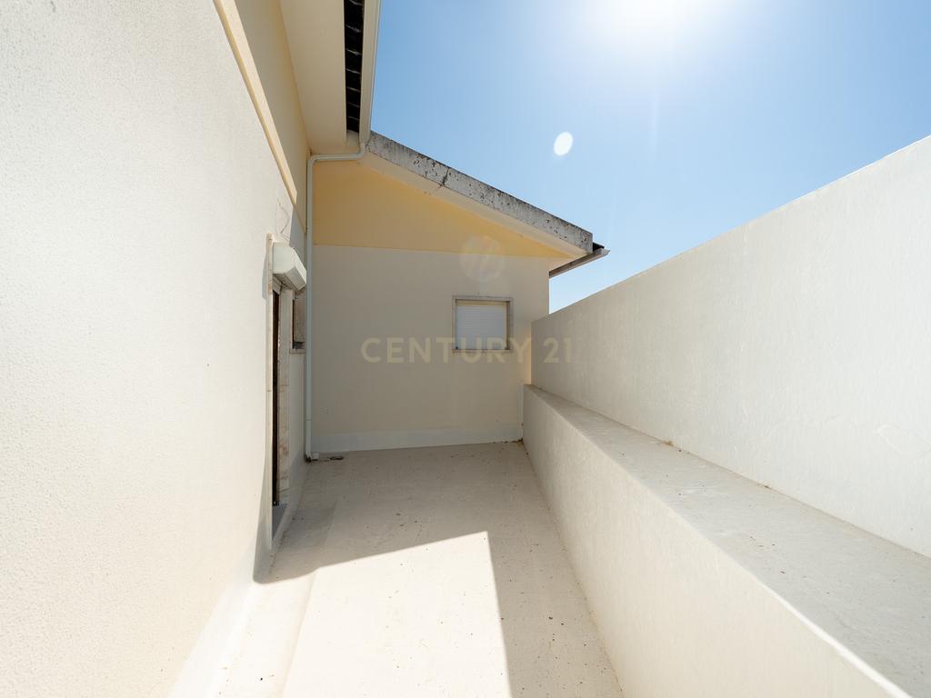 ** Excelente Moradia T3 c/ boas áreas na Ventosa - Torres Vedras ** - Image 7