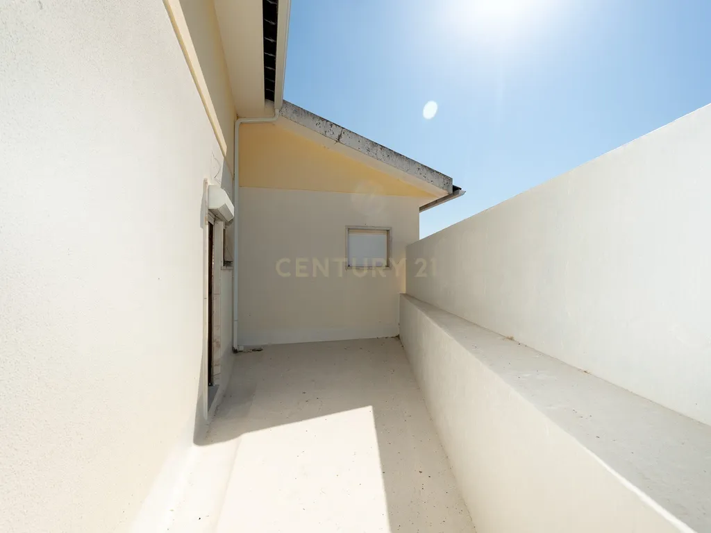 ** Excelente Moradia T3 c/ boas áreas na Ventosa - Torres Vedras ** - Image 7
