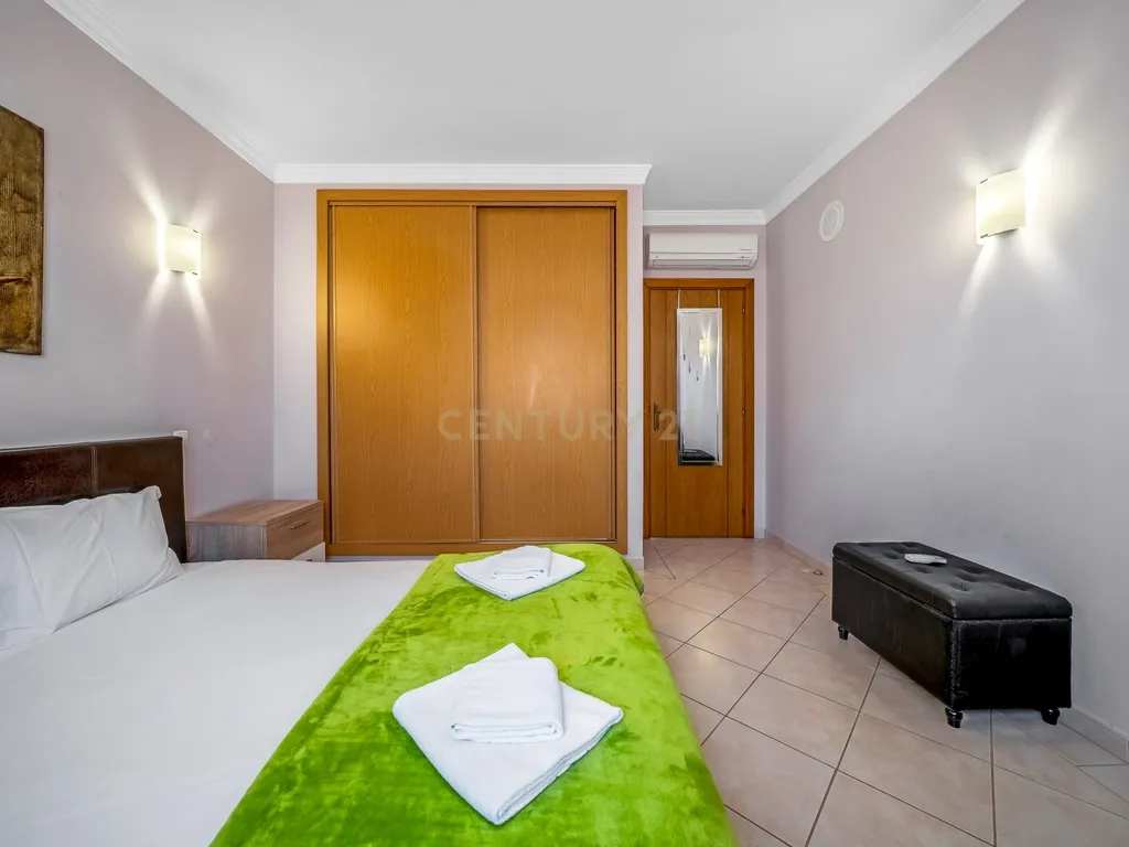 Moradia T4 com piscina, jacuzzi e garagem em Vale Pedras, Albufeira - Image 20