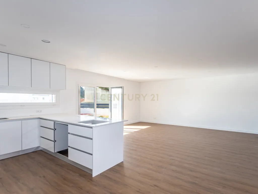 Moradia T3 Térrea Isolada com 3 suítes | Quinta do Anjo - Image 7