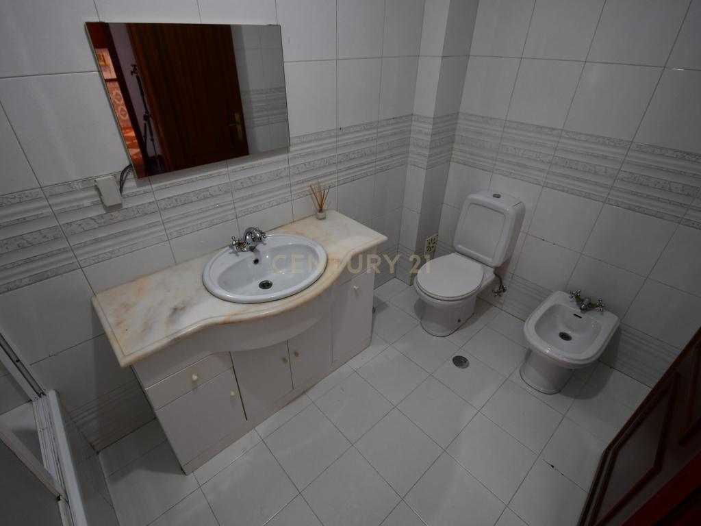  T2  Anta Cacém com  Garagem - Image 18