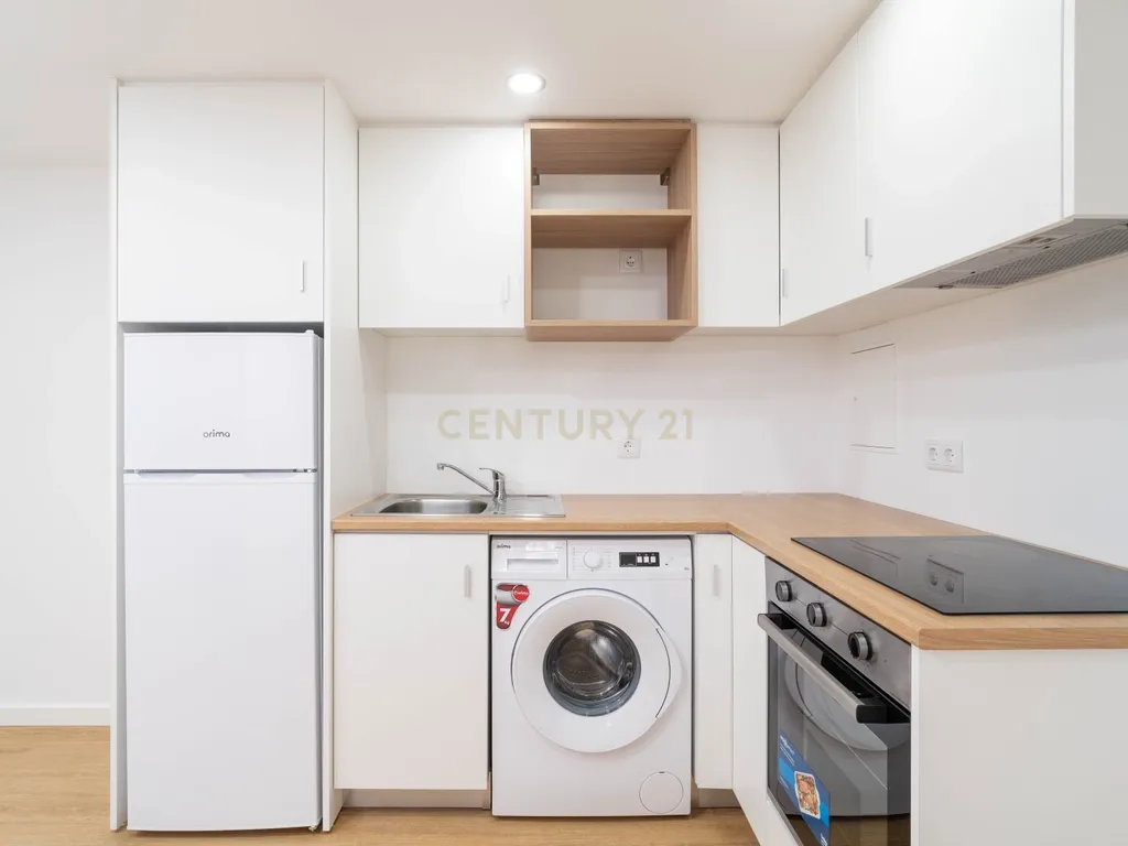 Apartamento transformado em Dois estúdios junto à Praça da República - Image 11