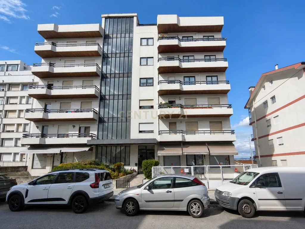 Apartamento T2 com Vista Panorâmica em Vila Nova de Gaia - Image 23
