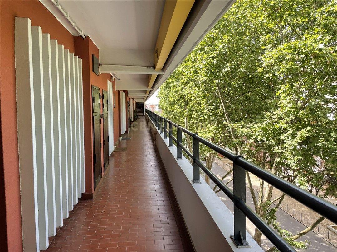 Apartamento T3 Duplex em Telheiras – 104 m², Estacionamento e Arrecadação - Image 26