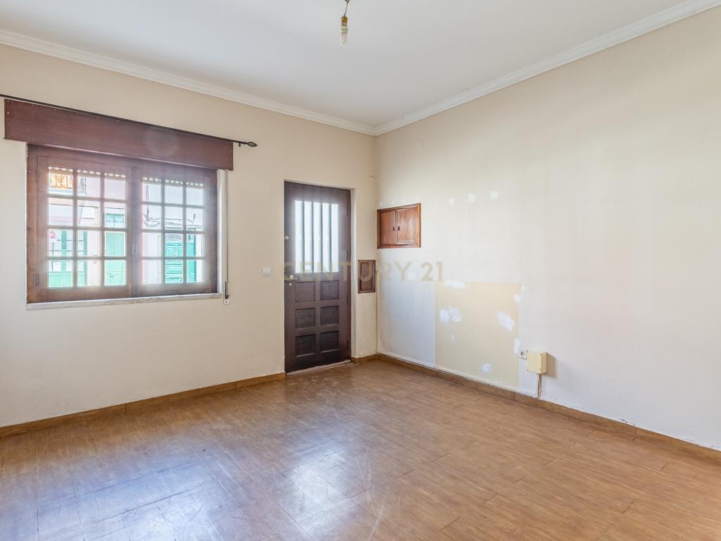 Espaçosa Moradia T3 em Azambuja, Lisboa - Image 4