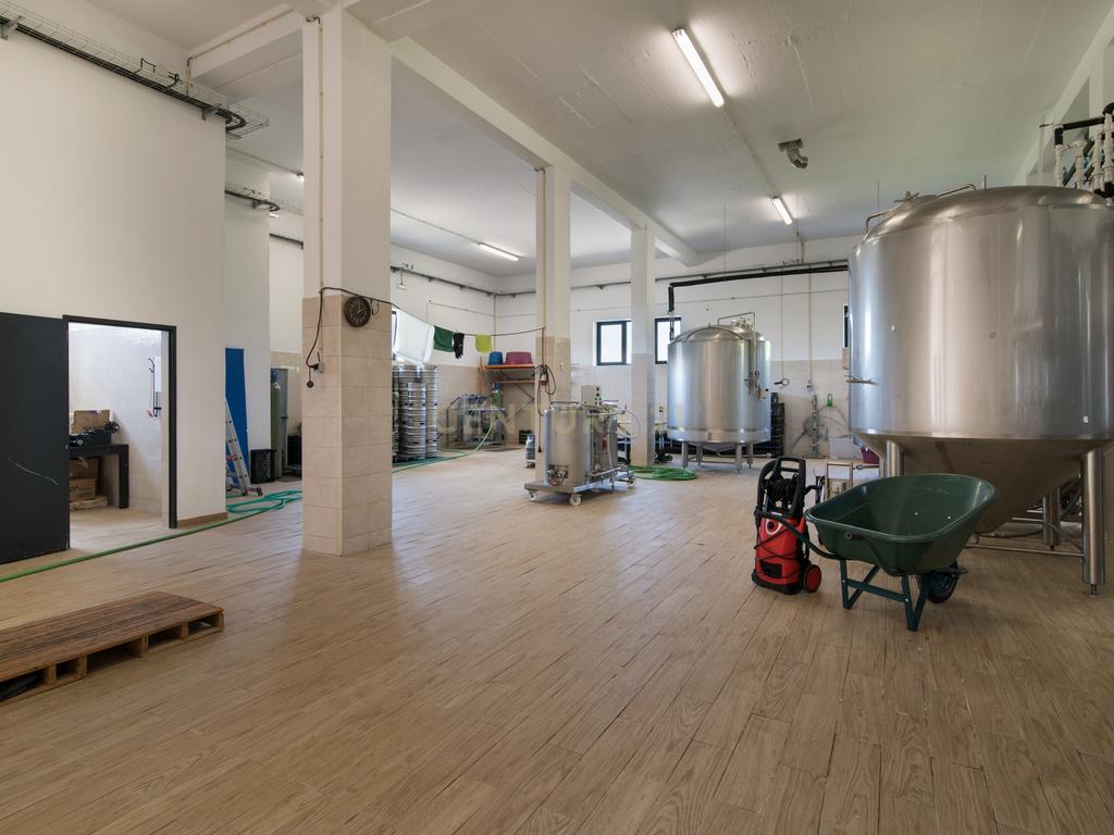 Fábrica de Cerveja Artesanal em S. Miguel de Alcainça, Mafra - Image 4