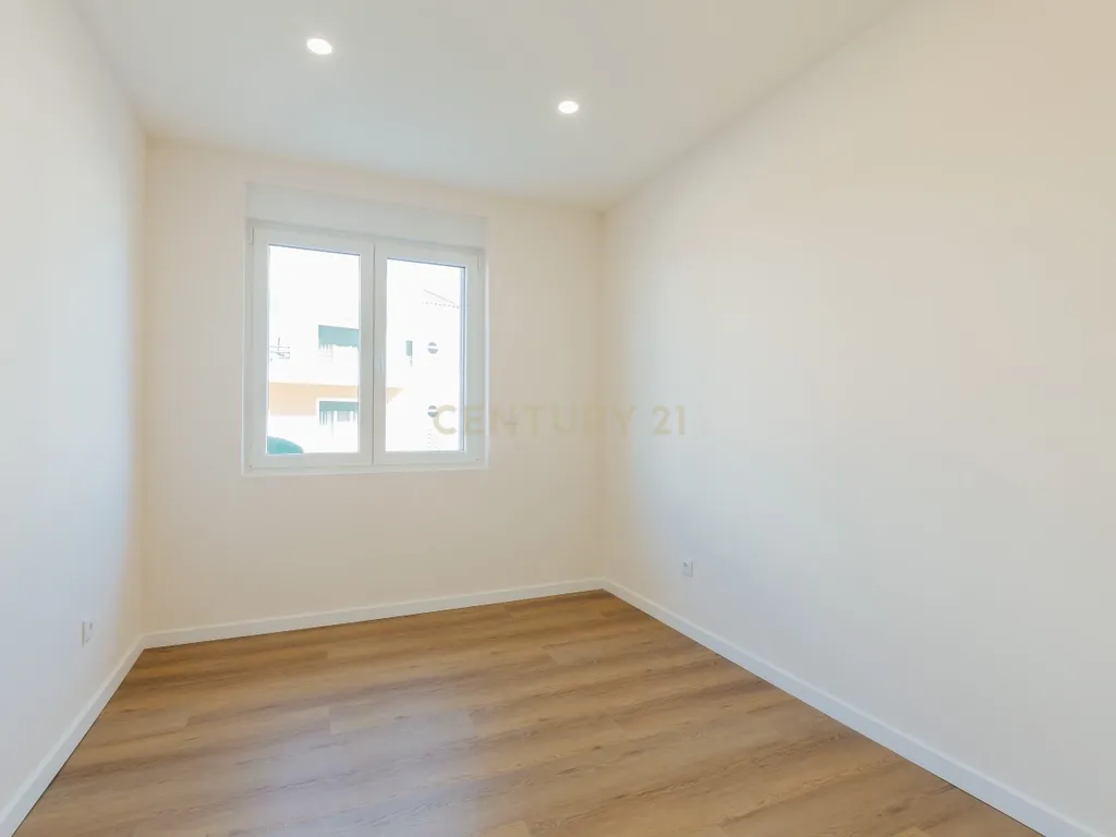 Apartamento T3 moderno e espaçoso no coração do Pinhal Novo - Image 13