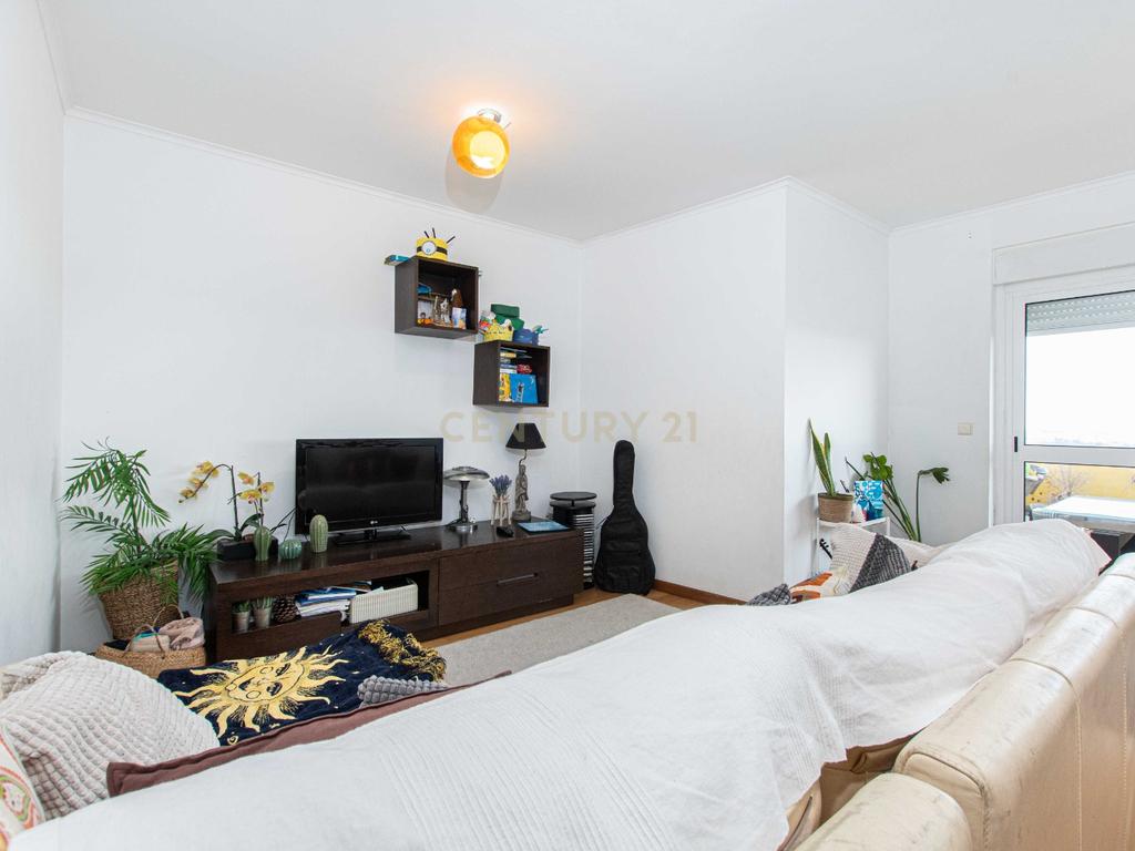 Apartamento T2 com Vista Panorâmica em Lisboa e um lugar de estacionamento na Rua Carlos Botelho - Lisboa  - Image 1