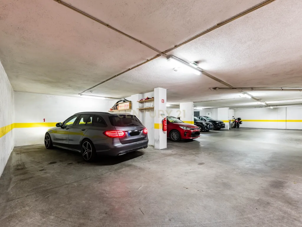 T3 nas Colinas do Cruzeiro | Conforto, Varandas e 2 Lugares de Garagem - Image 35