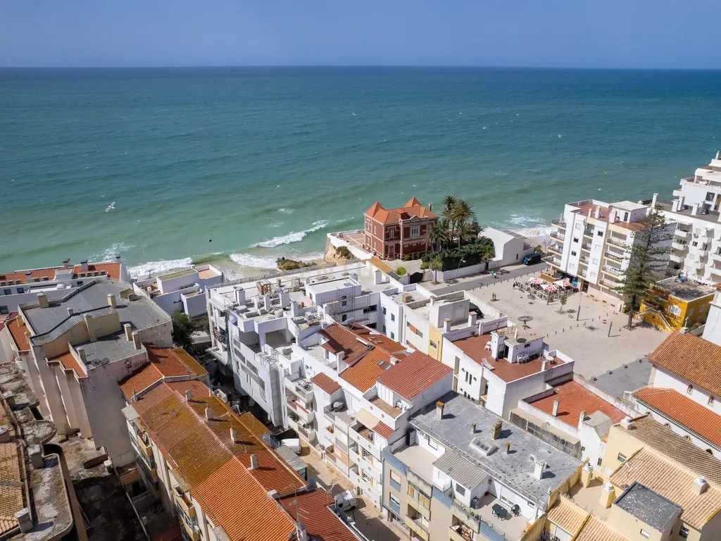 T3 Renovado a 50 Metros da Praia em Armação de Pêra - Image 36