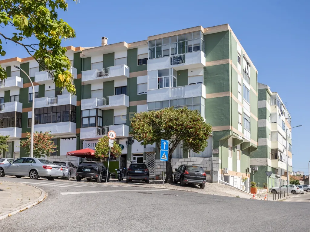 Magnífico T4 no Bairro de São Gabriel com 3 Varandas e Vista Panorâmica – Setúbal - Image 44