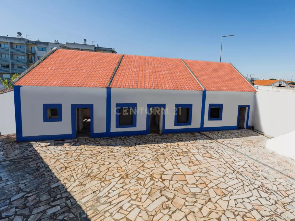 Excelente Investimento – Condominio c/ 4 Moradias em Vendas Novas - Image 1