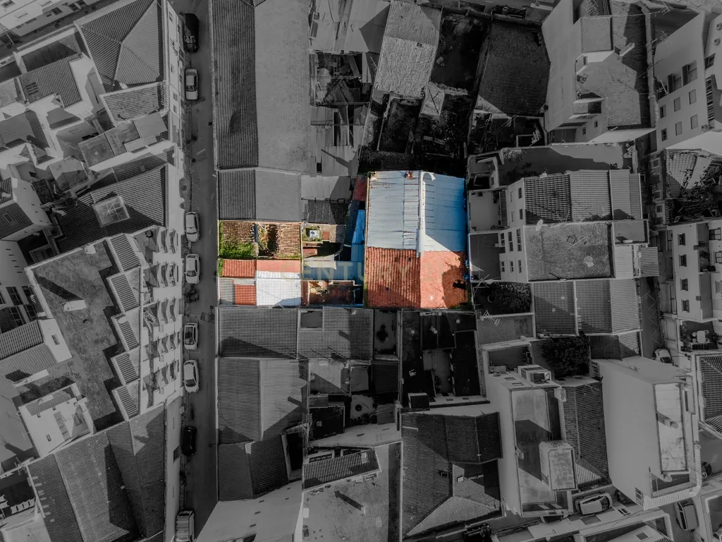 OPORTUNIDADE DE INVESTIMENTO - Edifício térreo 323m2 para recuperação no Centro Portimão - Image 6