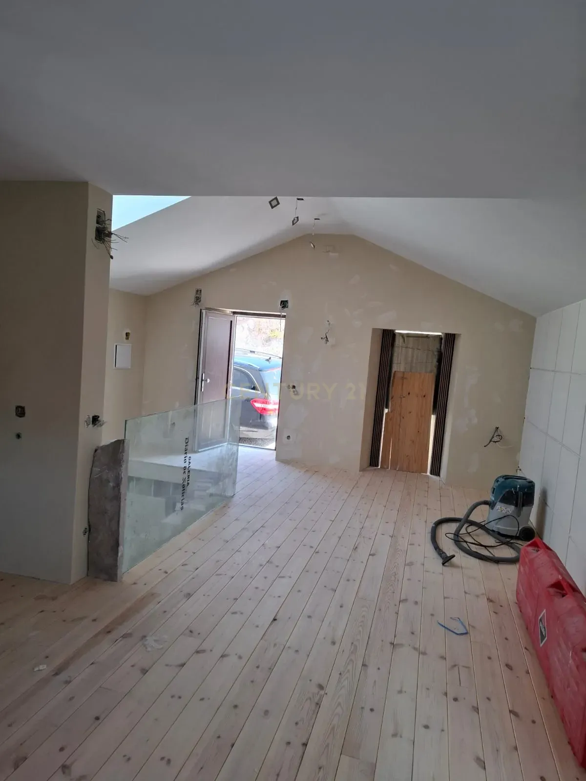 Conjunto de duas casas duplex em Bucelas - Image 4
