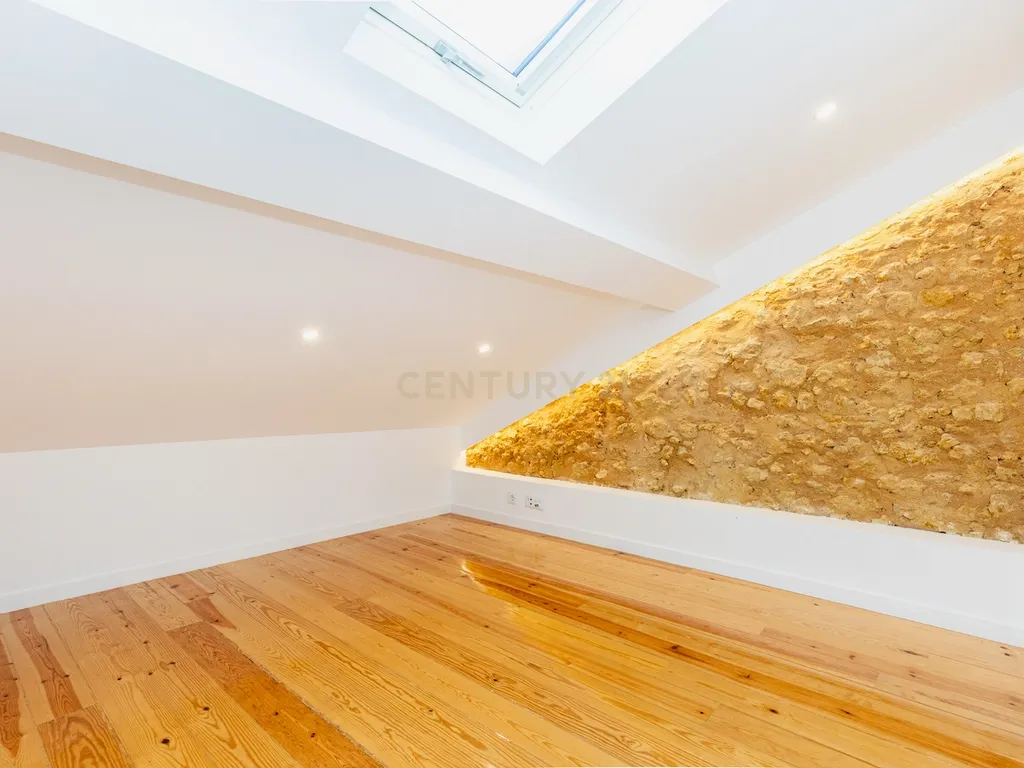 Excelente apartamento T3 Duplex, totalmente renovado, na Rua Angelina Vidal nº 32 – pronto a habitar! - Image 17