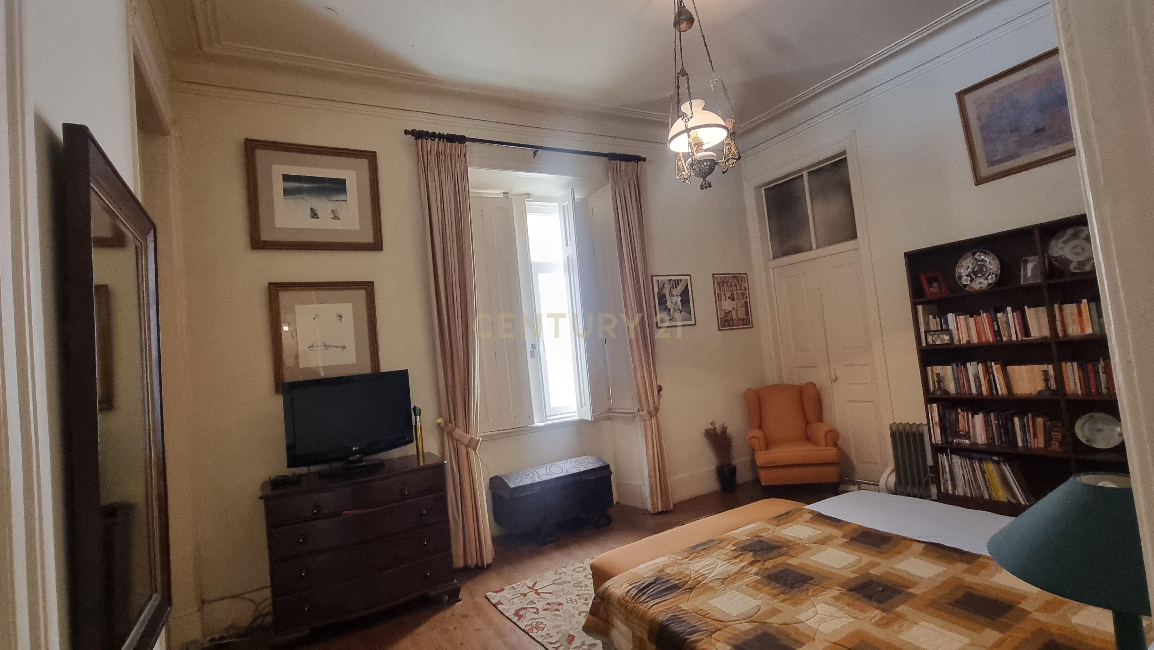 Apartamento Pombalino de Charme com 8 Assoalhadas – Av. Almirante Reis, Lisboa - Image 25