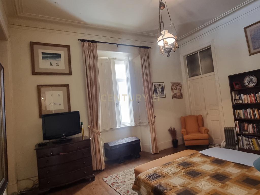 Apartamento Pombalino de Charme com 8 Assoalhadas – Av. Almirante Reis, Lisboa - Image 24
