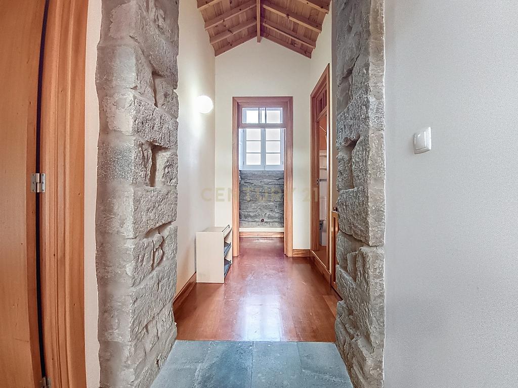 Rústico de Luxo – Moradia Renovada com Vista Mar Deslumbrante - Image 41
